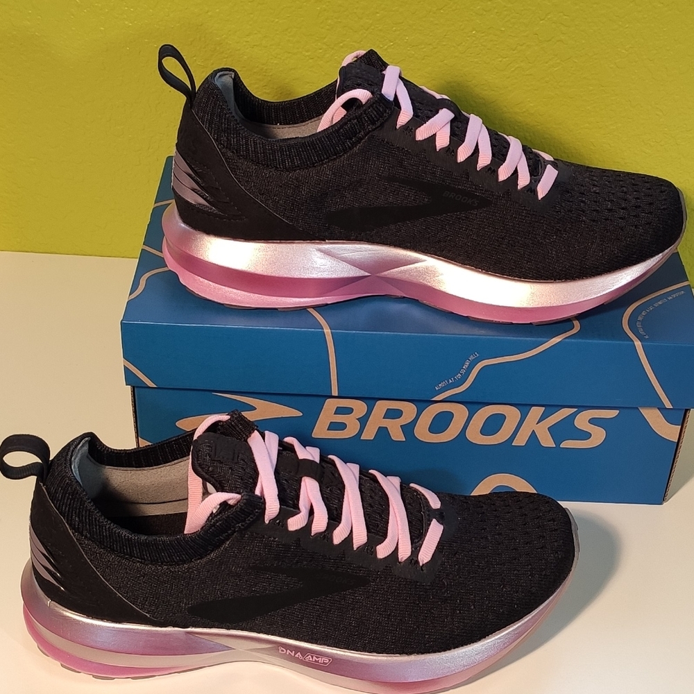 LIMITED EDITION Brooks Levitate 2 (Black/Pink)